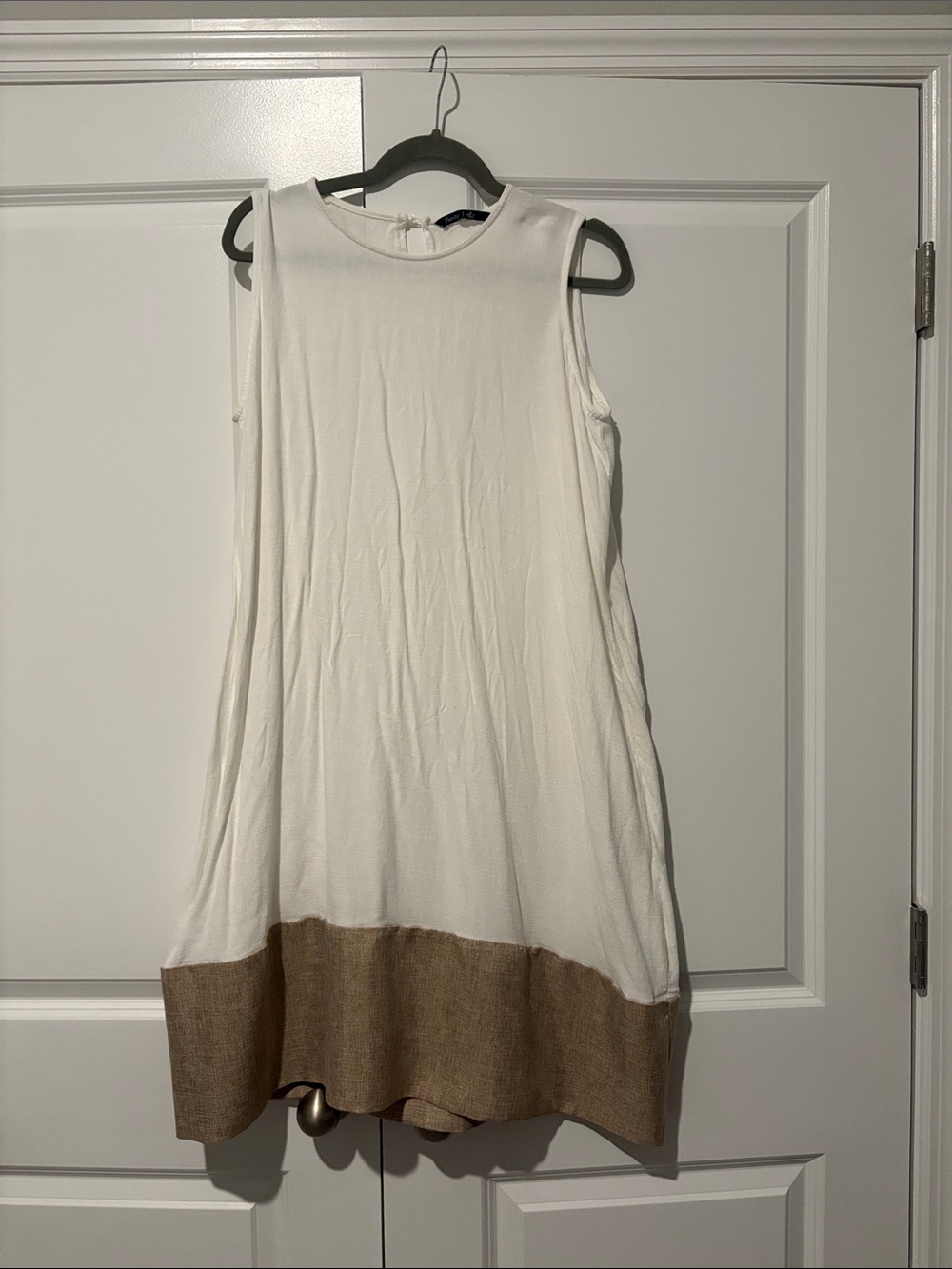 Famulily Sleeveless White Swing Dress with Brown Hem Size XL